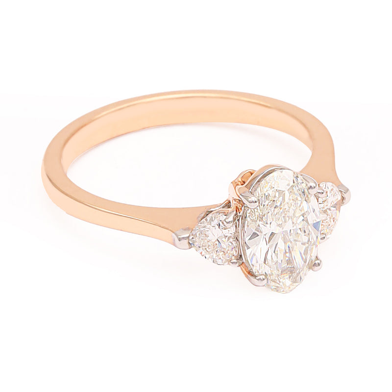 Classic Oval Engagement Ring zaveribros.com