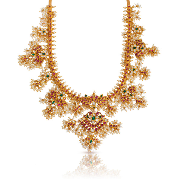 "Regal Pearl and Gold Guttapusalu Haram: A South Indian Bride's Timeless Treasure" - zaveribros.com