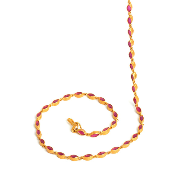 chain with pendant in gold